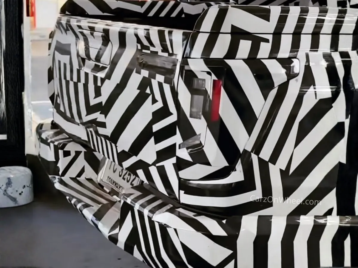 2026 Toyota Hilux Spied at a Fuel Station - See the Major Updates image