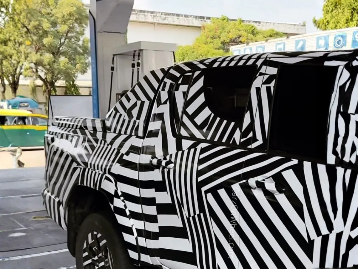 2026 Toyota Hilux Spied at a Fuel Station - See the Major Updates image