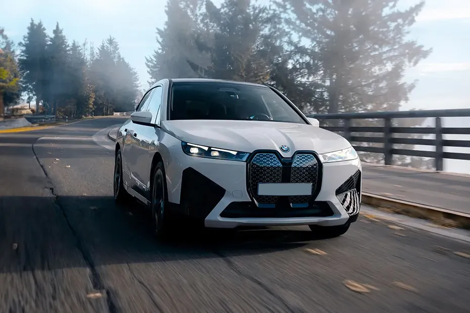bmw-ix-front-right-view