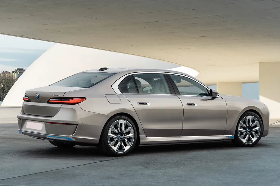 BMW i7