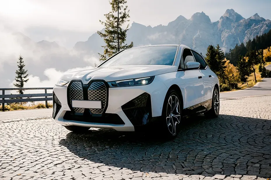BMW iX image