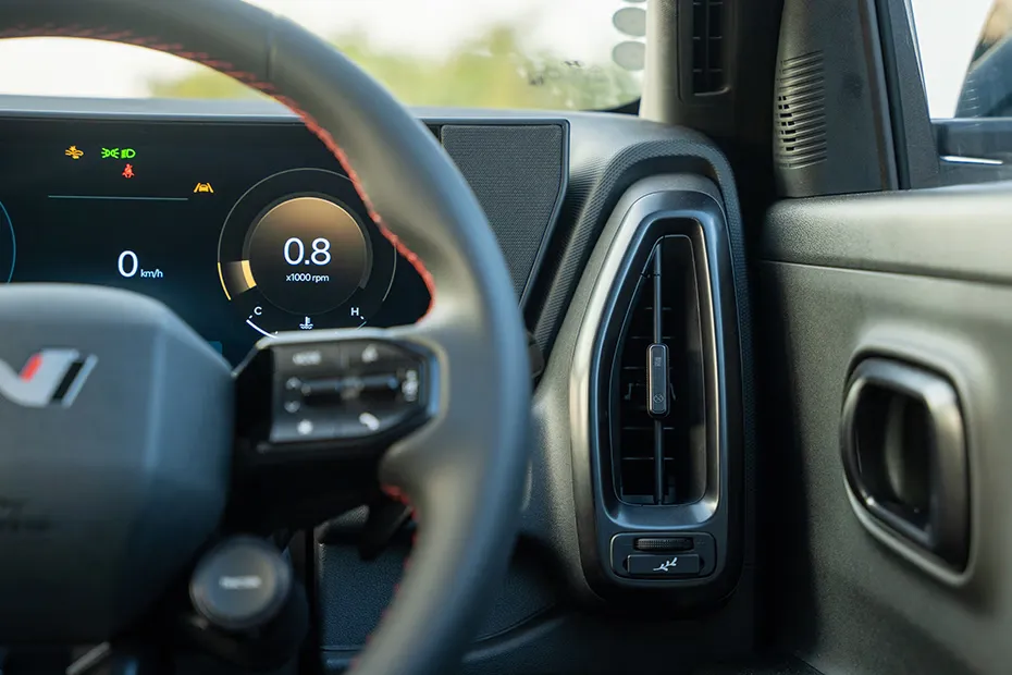 hyundai-venue-n-line-driver-ac-vent