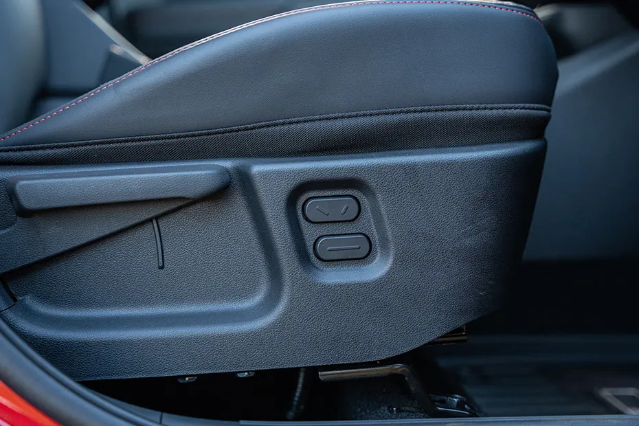 hyundai-venue-n-line-driver-seat-controls