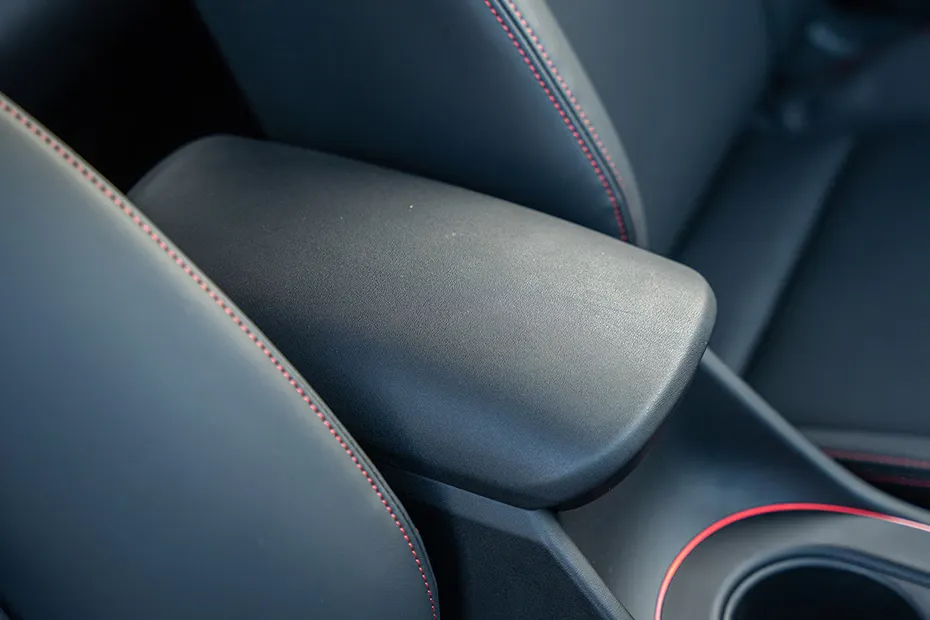 hyundai-venue-n-line-front-armrest