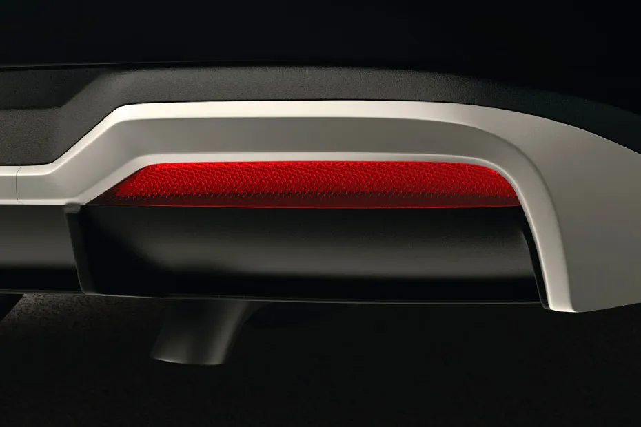 hyundai-verna-rear-reflector