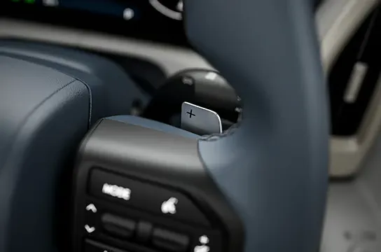 hyundai-venue-paddle-shifters-for-enhanced-control