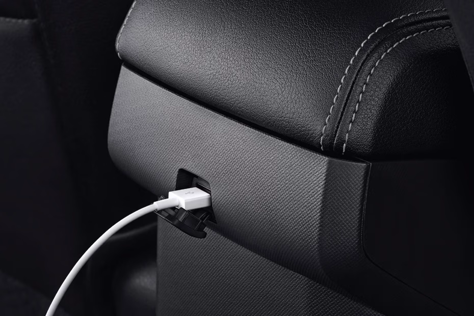 isuzu-hi-lander-charging-port