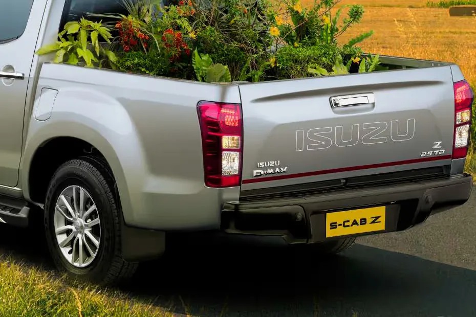 isuzu-s-cab-z-taillight