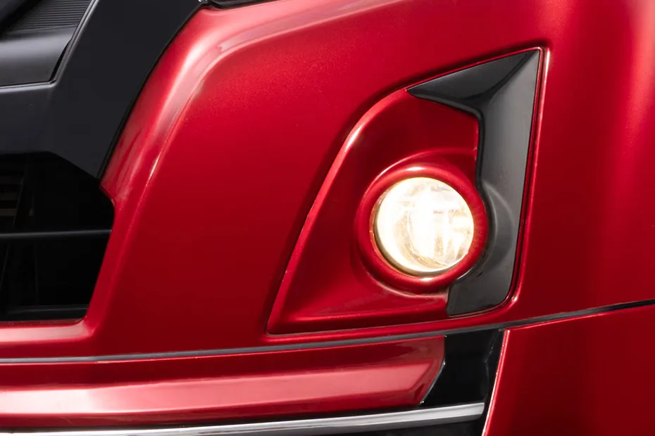 isuzu-v-cross-front-fog-lamp