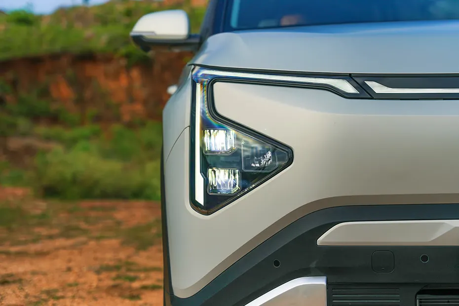 kia-carens-clavis-ev-headlight