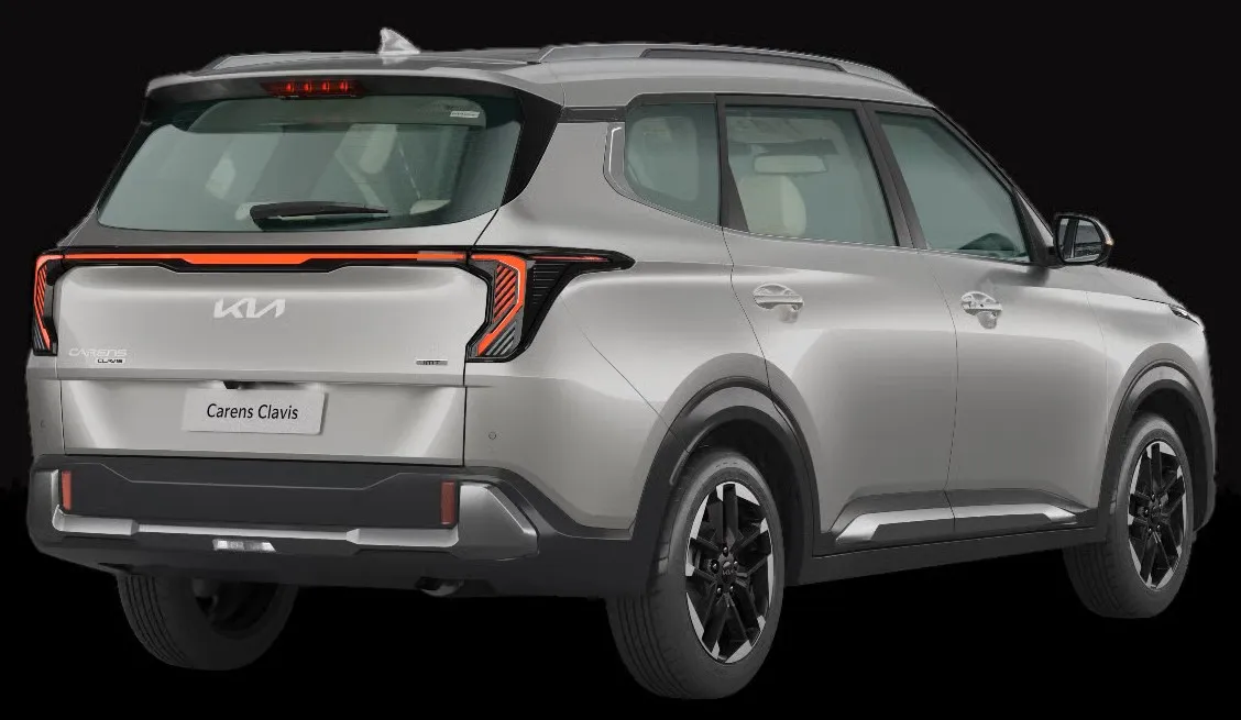 kia-carens-clavis-rear-right-view