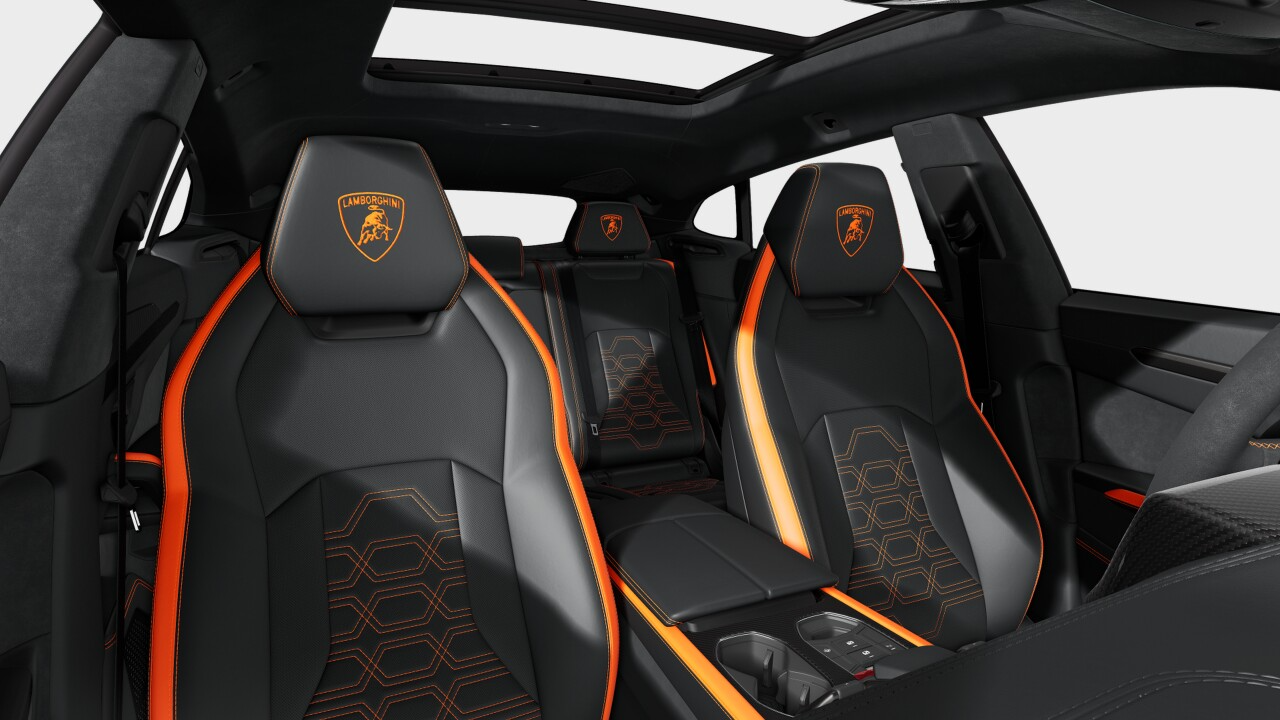lamborghini-urus-front-seats