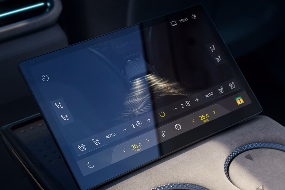 lotus-eletre-infotainment-system