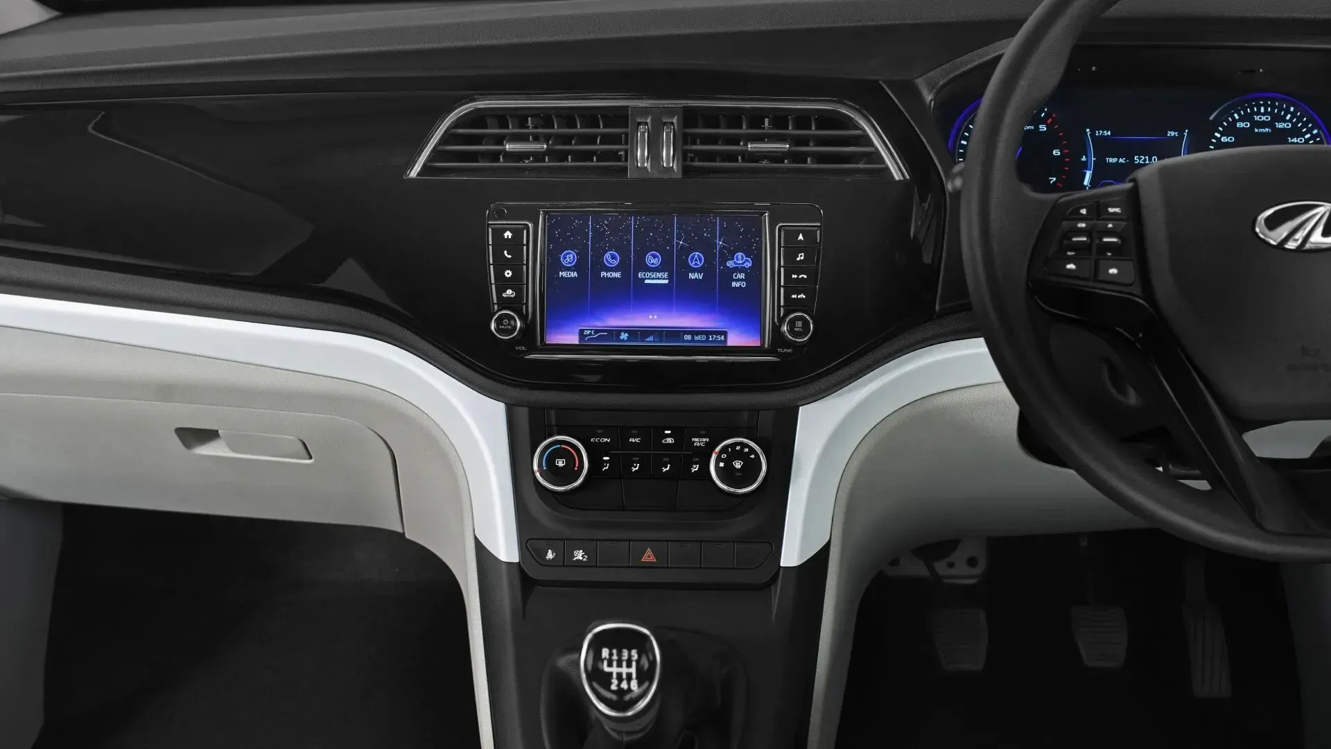 mahindra-marazzo-infotainment-system