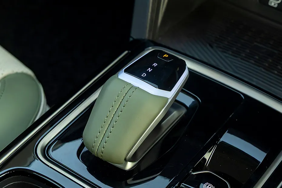 mahindra-xev-9s-gear-shifter