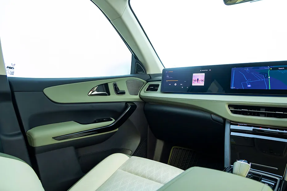 mahindra-xev-9s-passenger-view