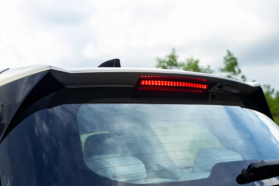 mahindra-xev-9s-rear-spoiler