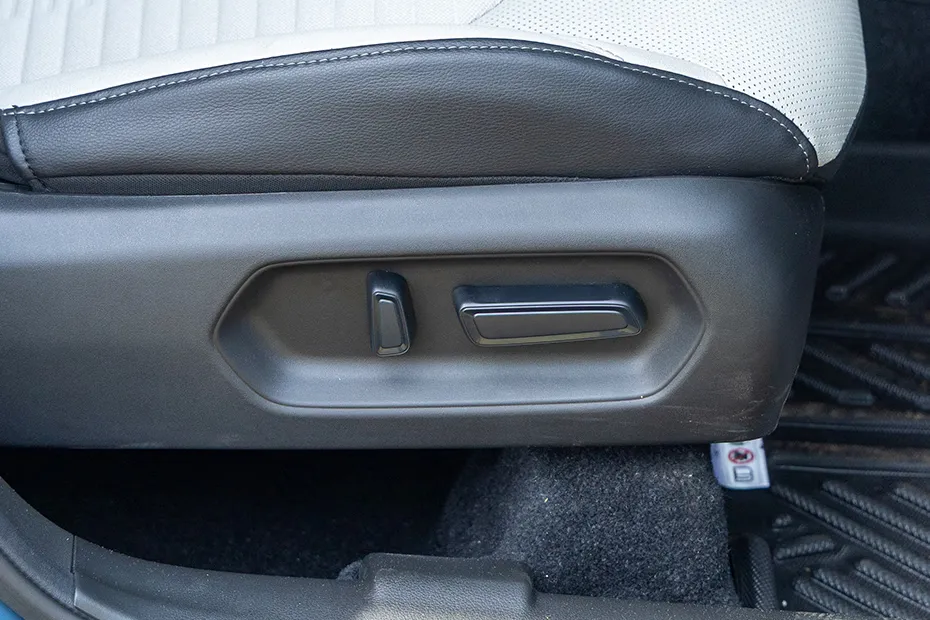 maruti-victoris-driver-seat-controls