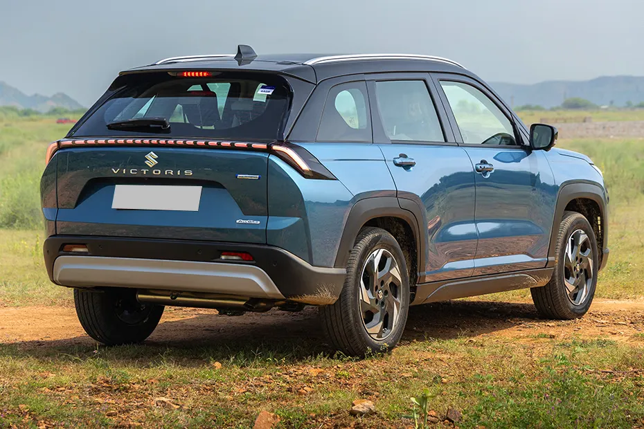 maruti-victoris-rear-right-view
