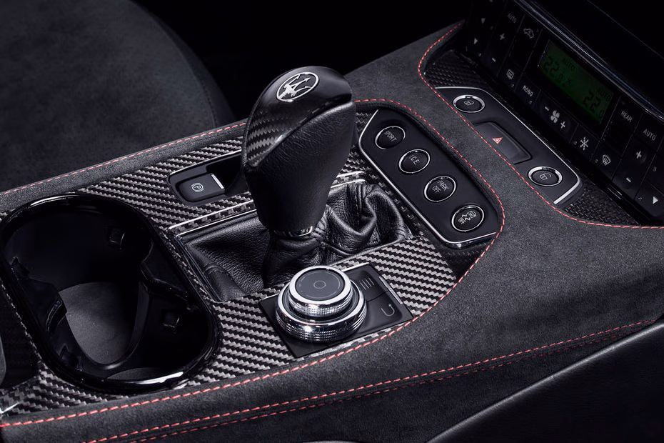 maserati-granturismo-gear-shifter
