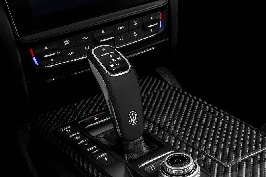 maserati-quattroporte-gear-shifter