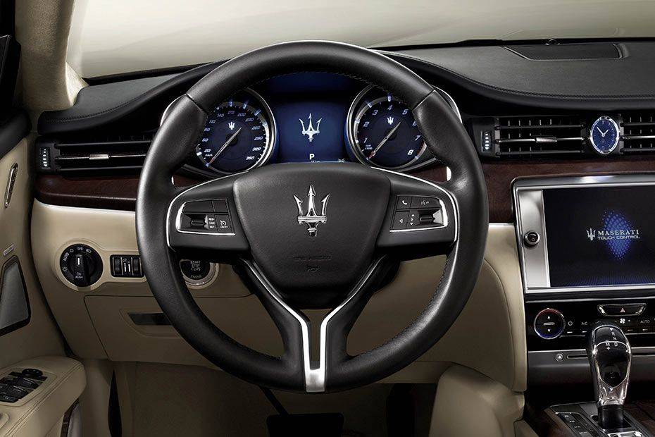 maserati-quattroporte-steering-wheel