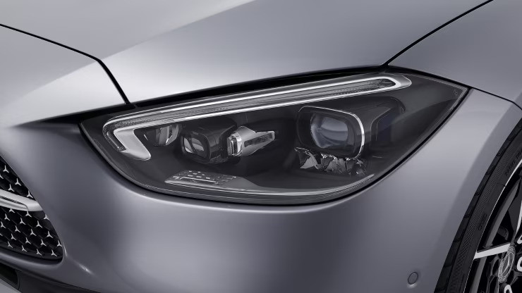 mercedes-benz-amg-c43-head-light