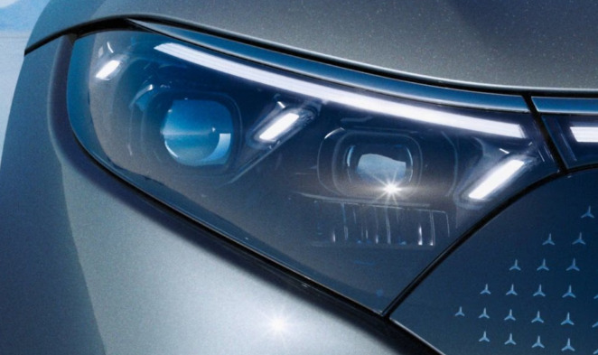 mercedes-benz-amg-eqs-head-light