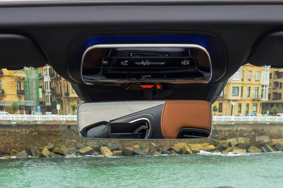 mercedes-benz-cle-cabriolet-rear-view-mirror-courtesy-lamp