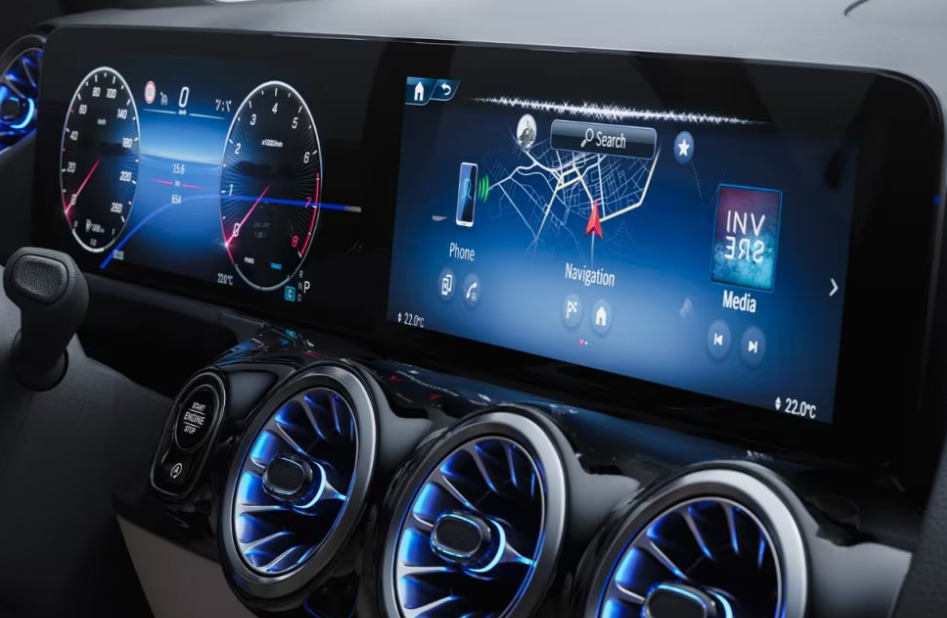 mercedes-benz-gla-touch-screen