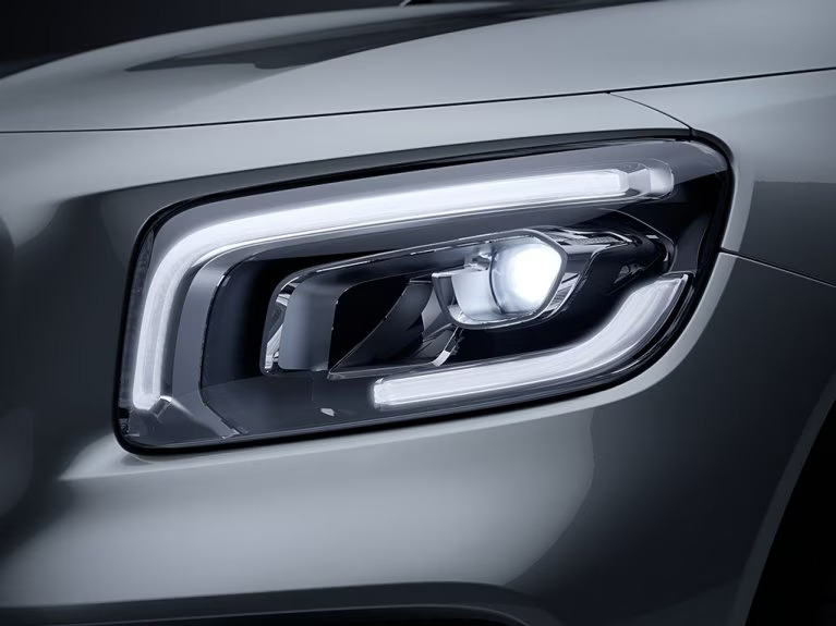 mercedes-benz-glb-headlight