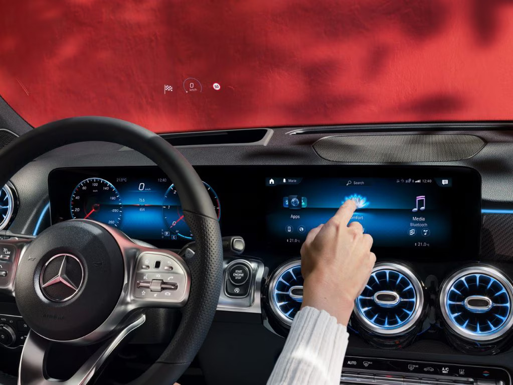 mercedes-benz-glb-touchscreen