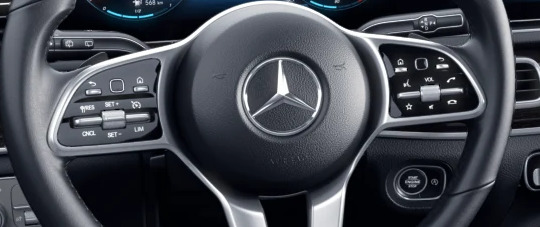 mercedes-benz-gls-steering-with-controls