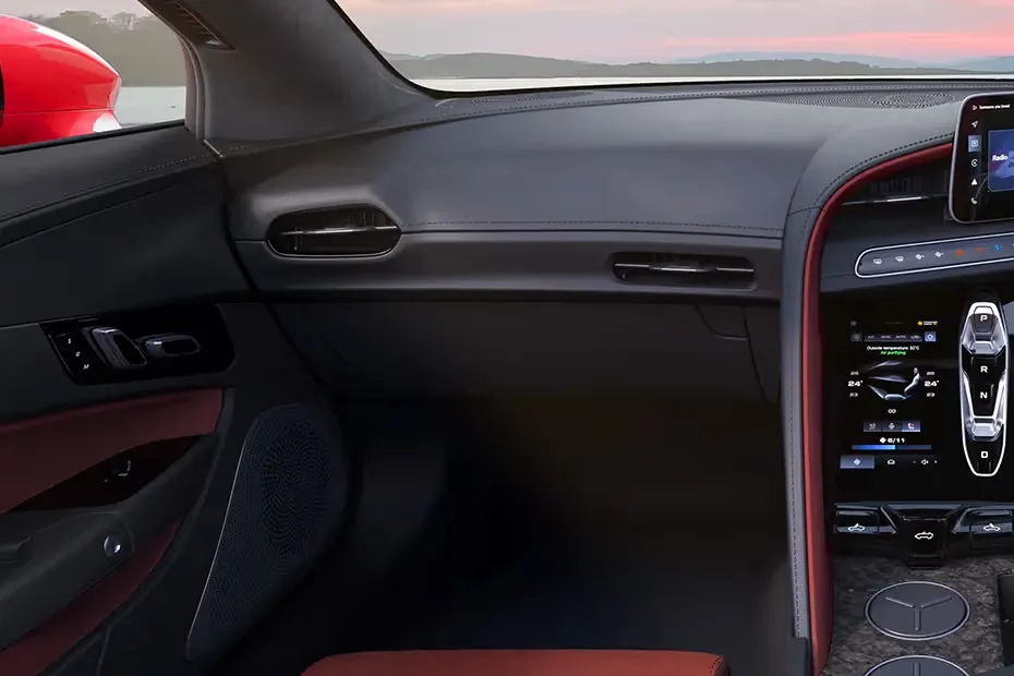 mg-cyberster-glovebox