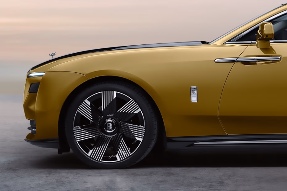 rolls-royce-spectre-alloy-wheel