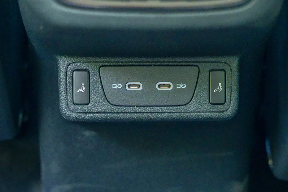 skoda-kushaq-center-tunnel-with-attached-smartphone