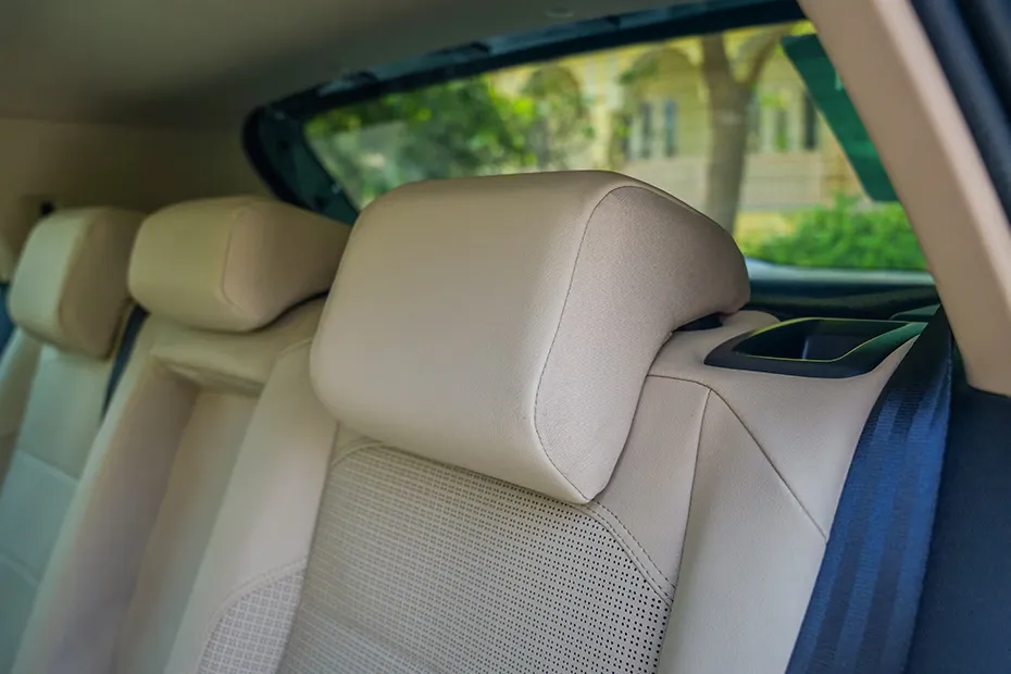 skoda-kushaq-rear-head-rest