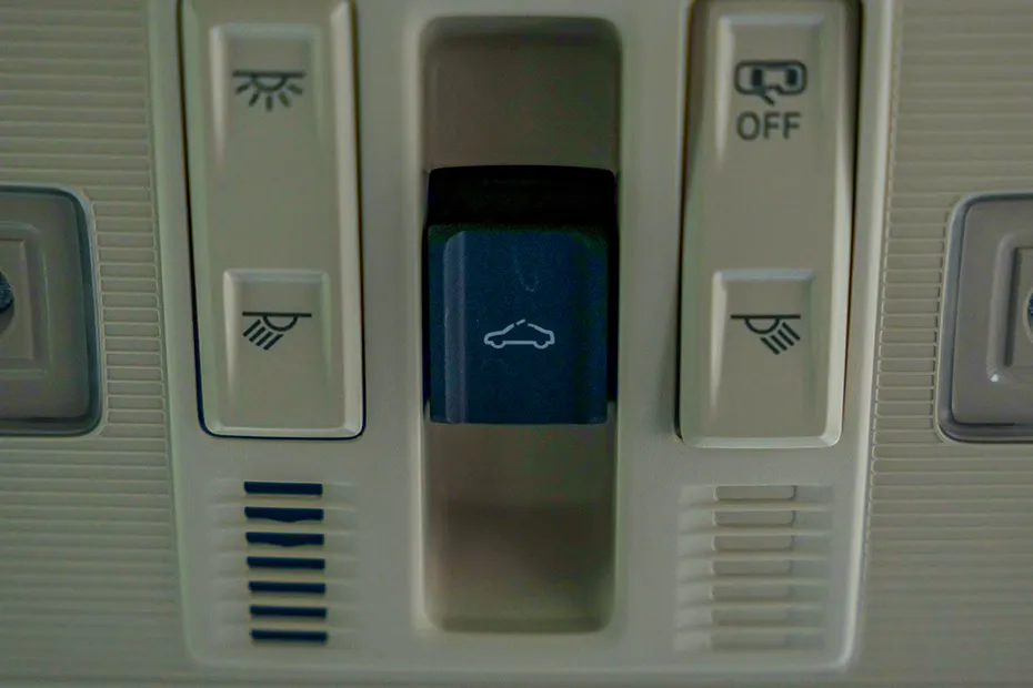 skoda-kushaq-roof-mounted-sunroof-control