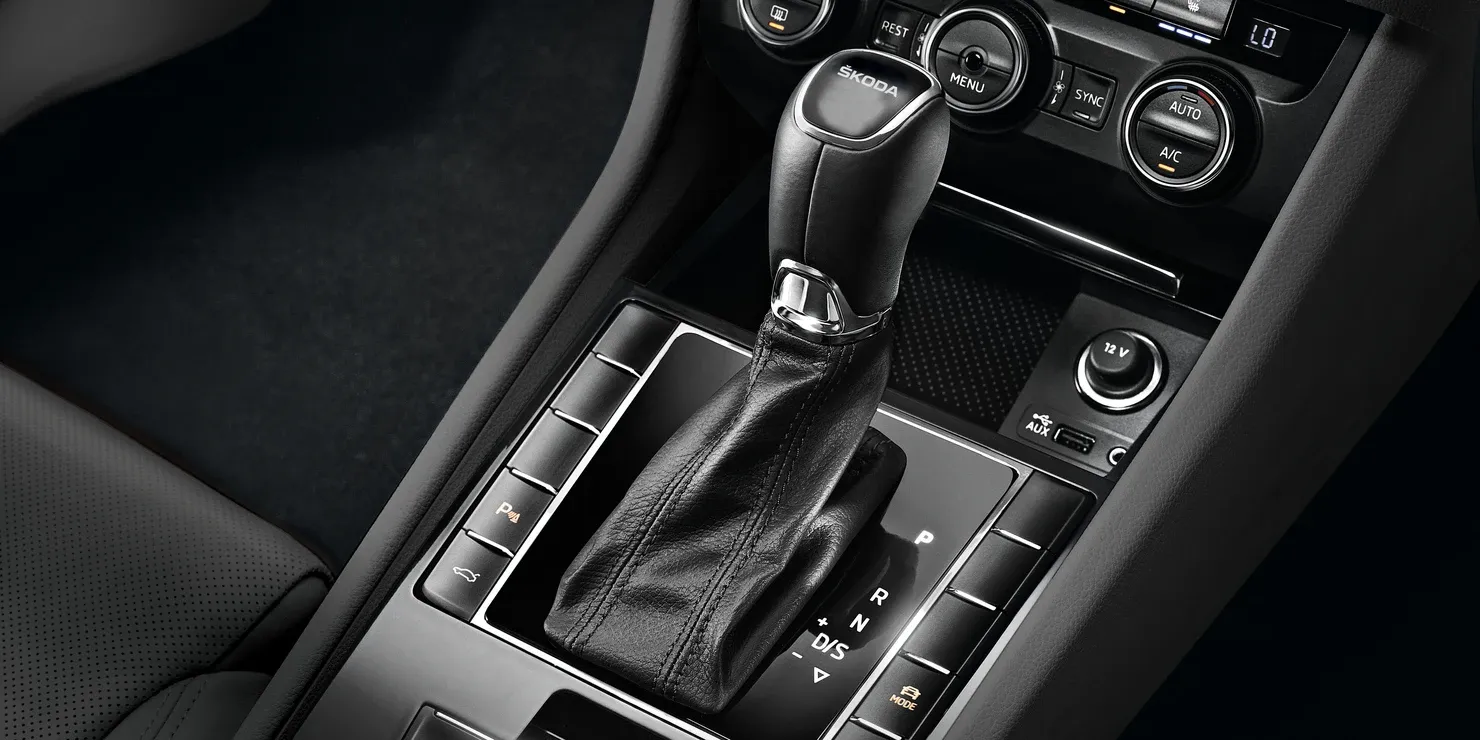 skoda-superb-gear-lever