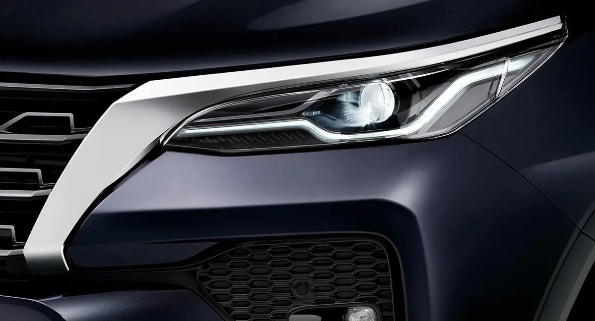 toyota-fortuner-headlight
