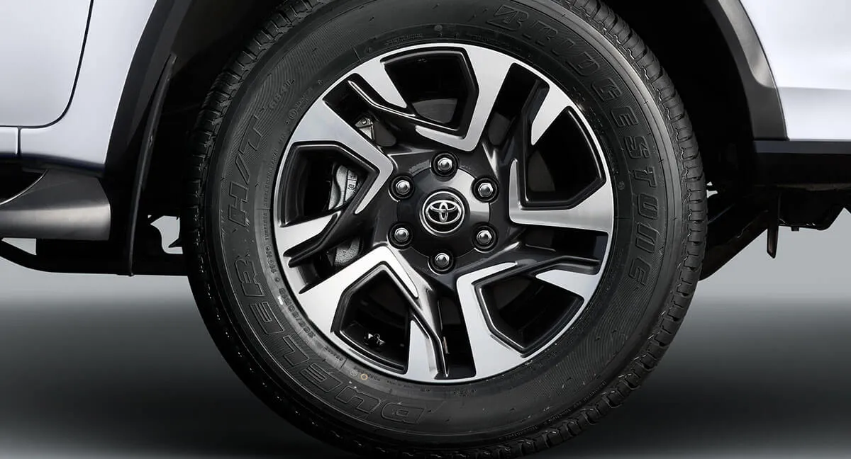 toyota-fortuner-legender-alloy-wheels