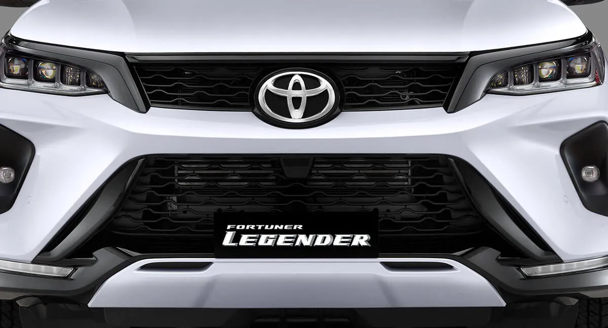 toyota-fortuner-legender-front-grille