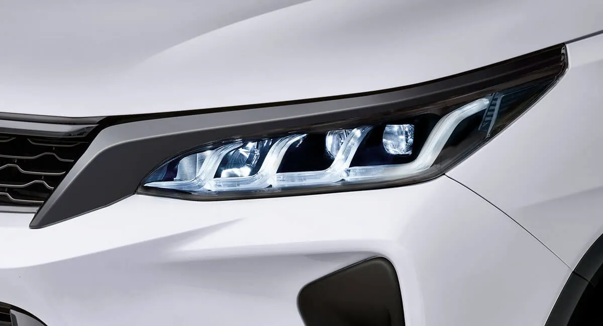 toyota-fortuner-legender-headlights-with-led-drl