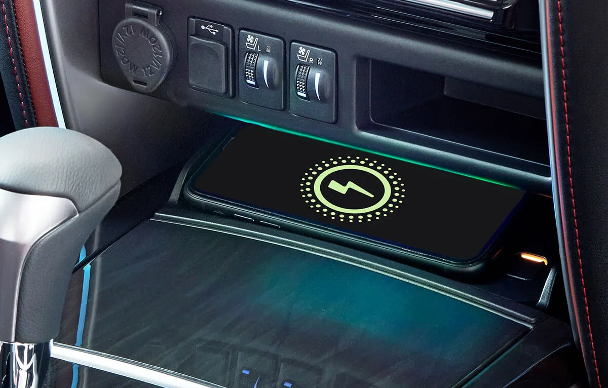 toyota-fortuner-legender-wireless-phone-charger