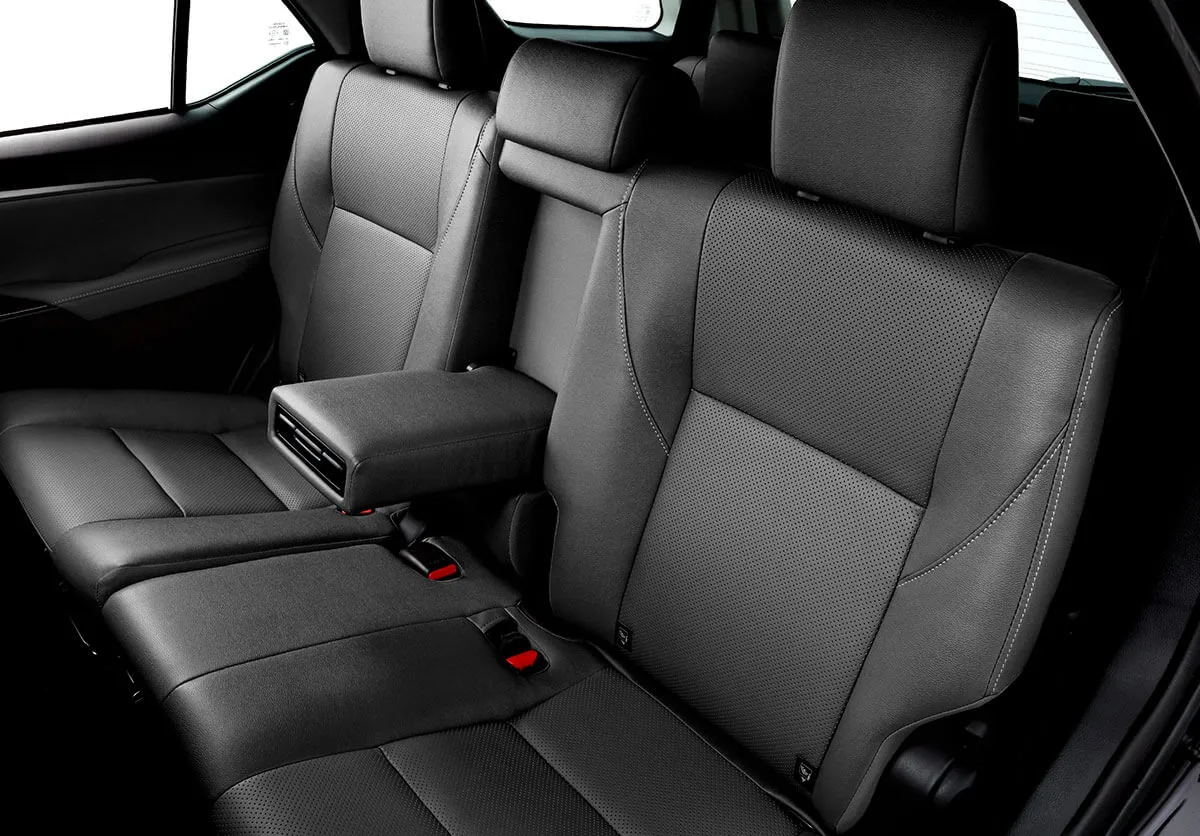 toyota-fortuner-rear-seat