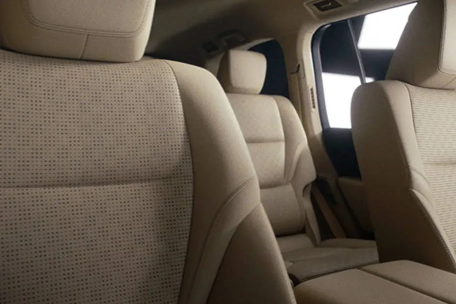 toyota-land-cruiser-300-front-seats