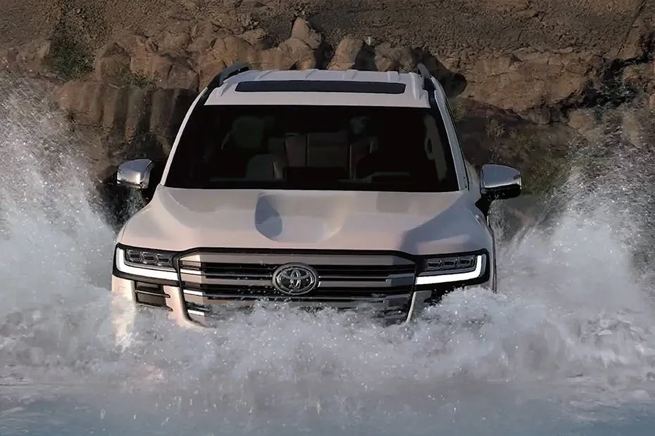 toyota-land-cruiser-300-front-view