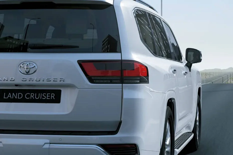 toyota-land-cruiser-300-tail-light