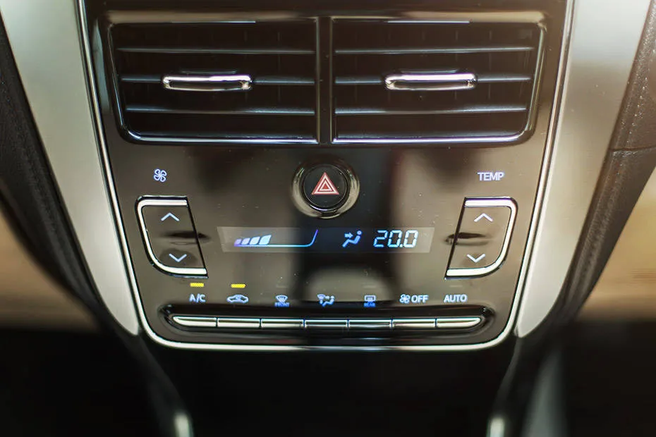 toyota-yaris-ac-controls