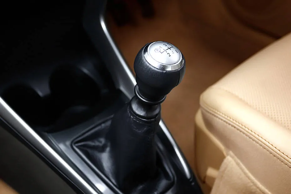 toyota-yaris-gear-shifter